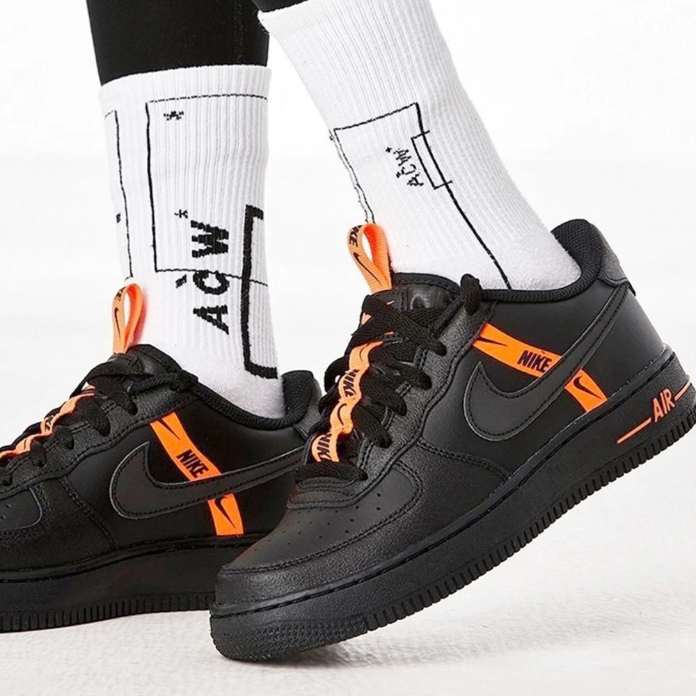 NIKE AIR FORCE 1 LOW Size 7